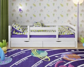 Детская кровать из массива березы Соня-5 (Белый/Лак) в Шадринске - shadrinsk.ok-mebel.com | фото 1
